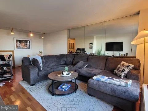 1420 LOCUST STREET #14P
