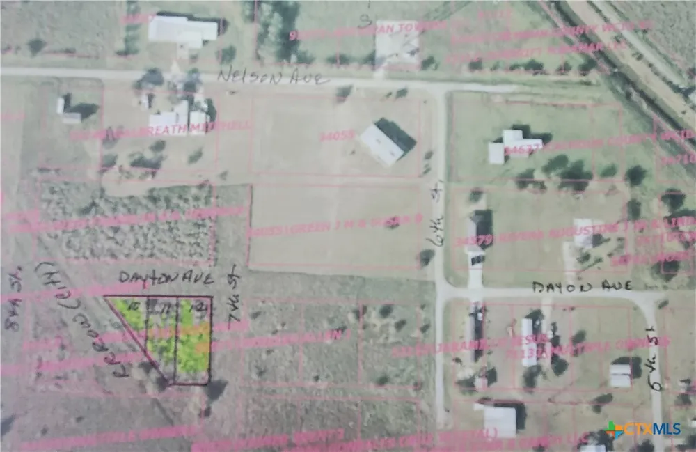 701 W DAYTON AVENUE Seadrift, TX 77983