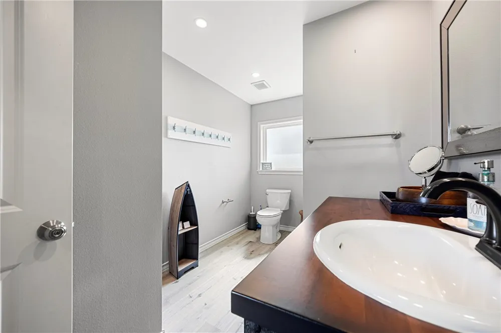 140 Zenna Drive Mathis, TX 78368
