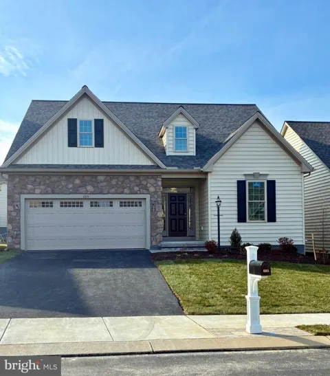 605 GREENBRIAR PATH