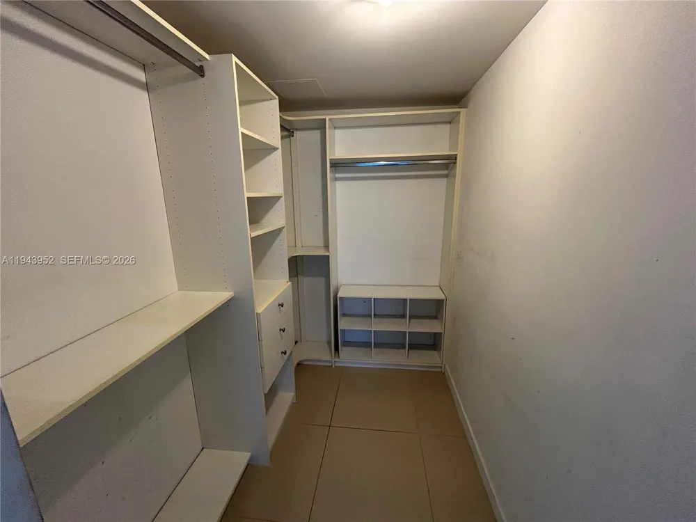 31 SE 6th St #407 Miami, FL 33131