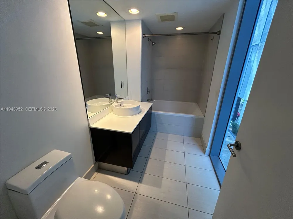 31 SE 6th St #407 Miami, FL 33131