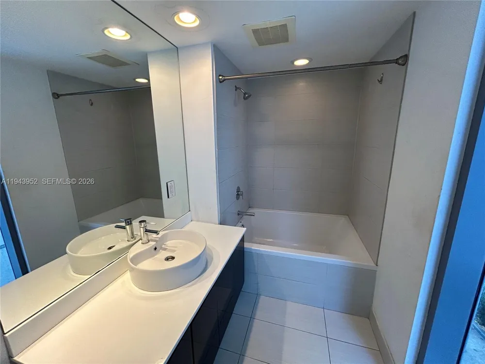 31 SE 6th St #407 Miami, FL 33131