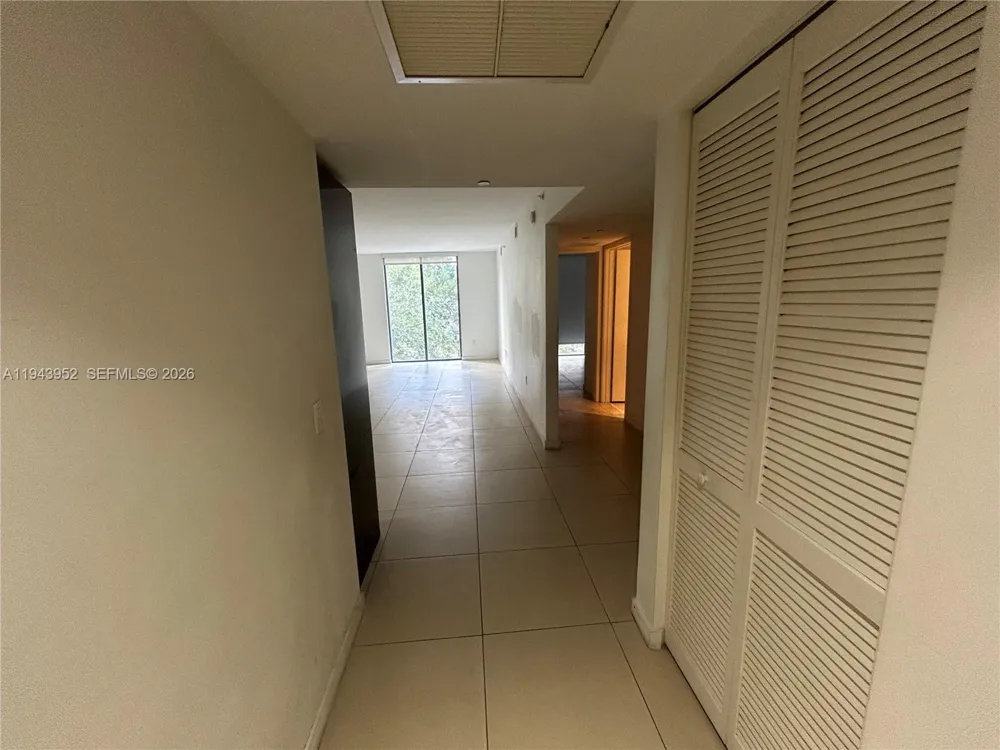 31 SE 6th St #407 Miami, FL 33131