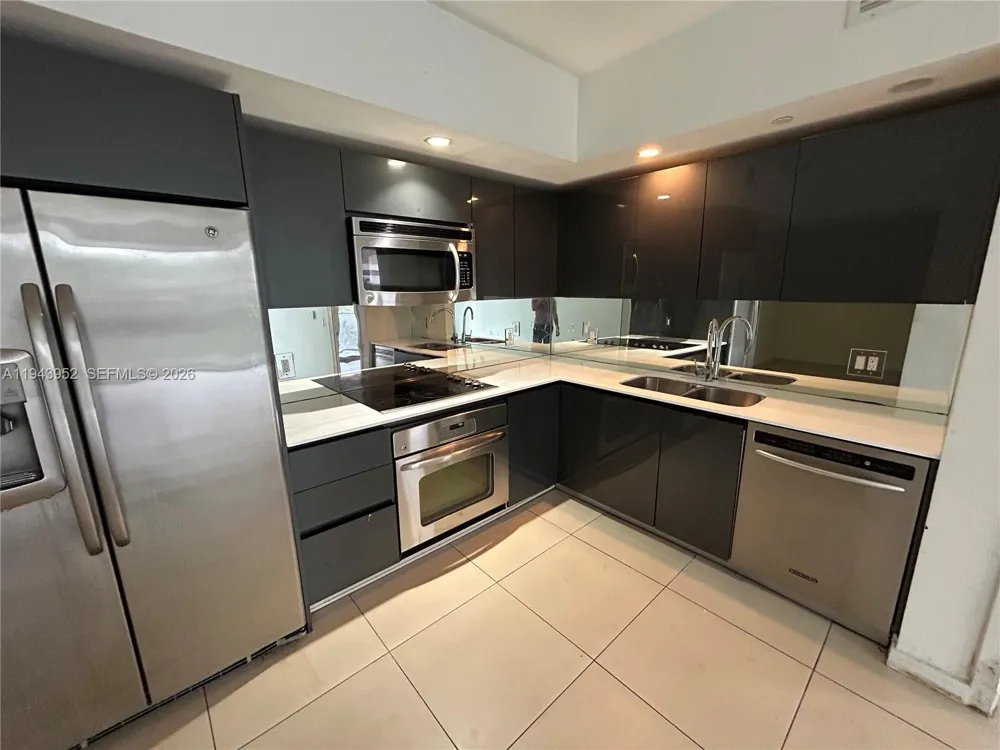 31 SE 6th St #407 Miami, FL 33131