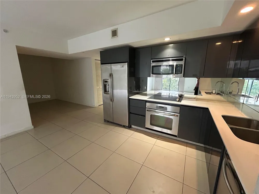 31 SE 6th St #407 Miami, FL 33131