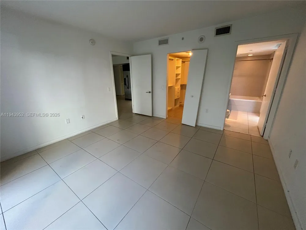 31 SE 6th St #407 Miami, FL 33131