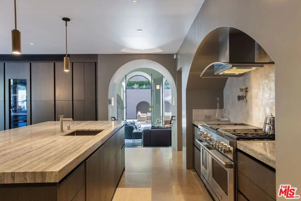 11968 Brentridge Drive Los Angeles, CA 90049