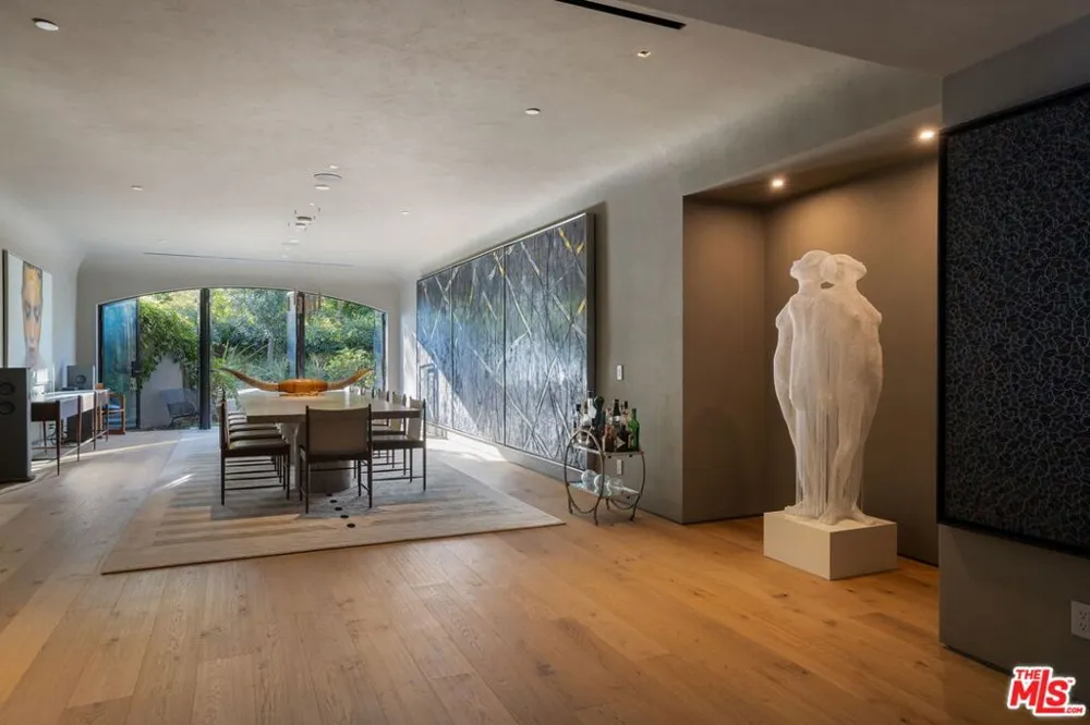 11968 Brentridge Drive Los Angeles, CA 90049