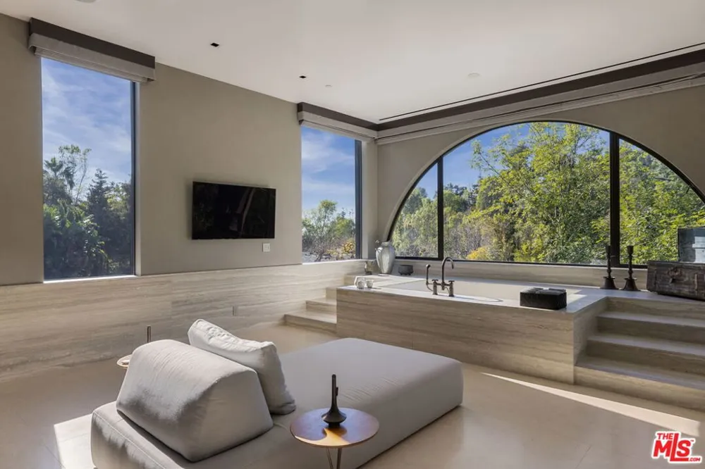 11968 Brentridge Drive Los Angeles, CA 90049