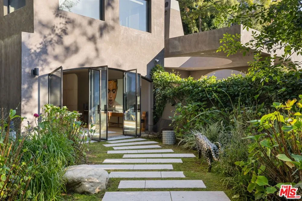 11968 Brentridge Drive Los Angeles, CA 90049