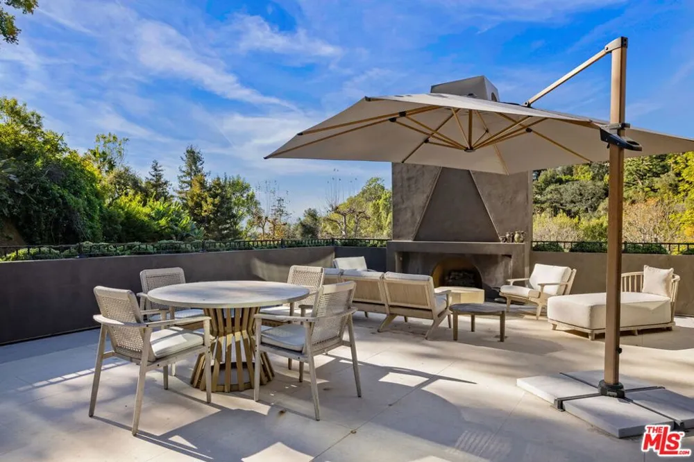 11968 Brentridge Drive Los Angeles, CA 90049