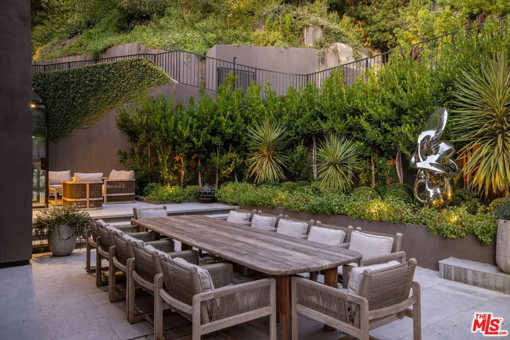 11968 Brentridge Drive Los Angeles, CA 90049