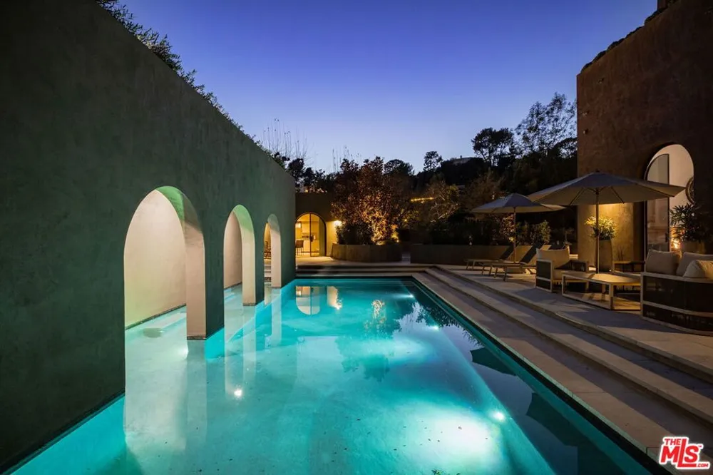 11968 Brentridge Drive Los Angeles, CA 90049
