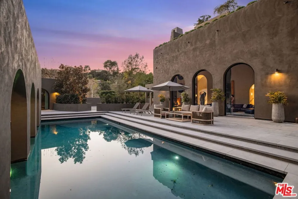 11968 Brentridge Drive Los Angeles, CA 90049