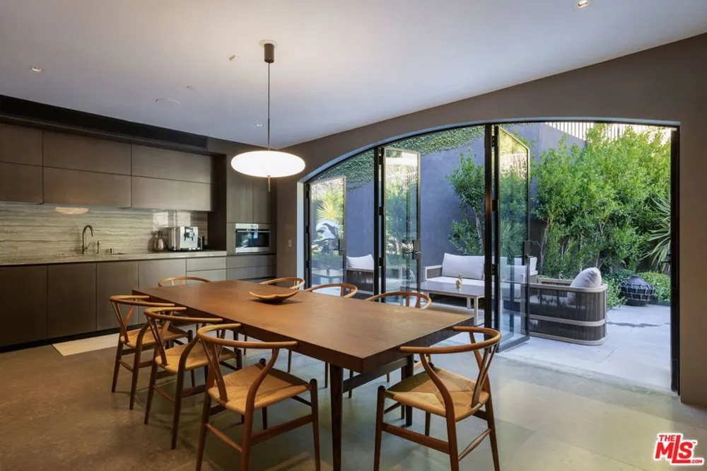 11968 Brentridge Drive Los Angeles, CA 90049