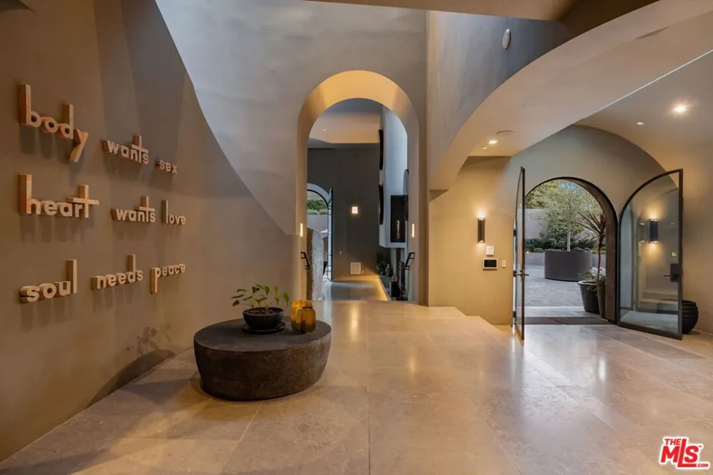 11968 Brentridge Drive Los Angeles, CA 90049