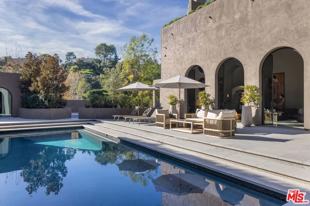 11968 Brentridge Drive Los Angeles, CA 90049