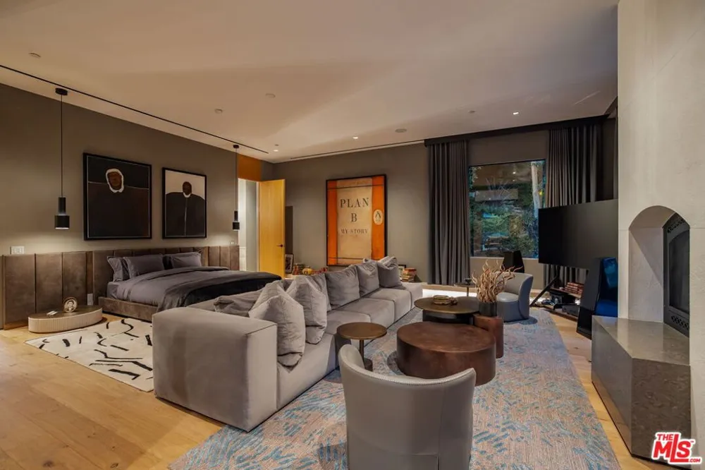 11968 Brentridge Drive Los Angeles, CA 90049