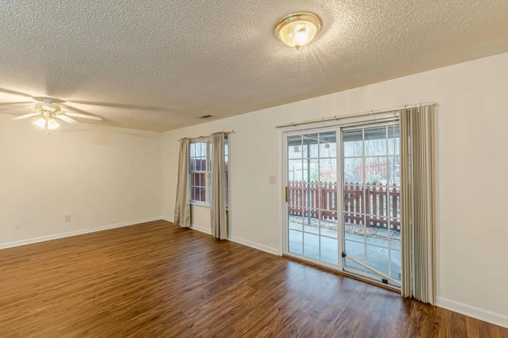 137 Venture Path Hiram, GA 30141