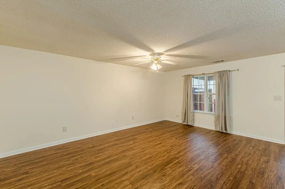 137 Venture Path Hiram, GA 30141