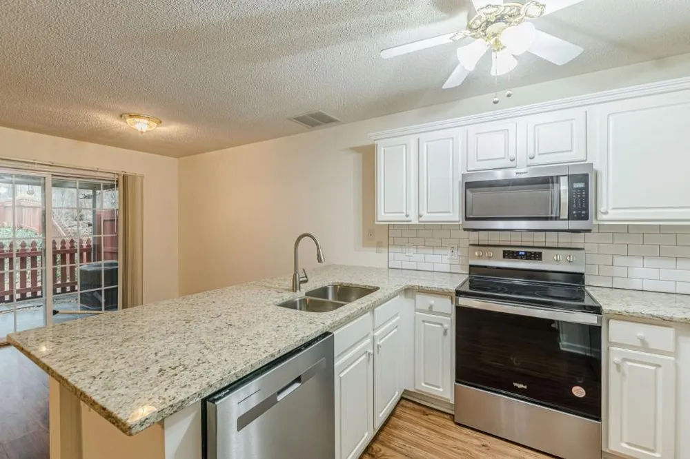 137 Venture Path Hiram, GA 30141