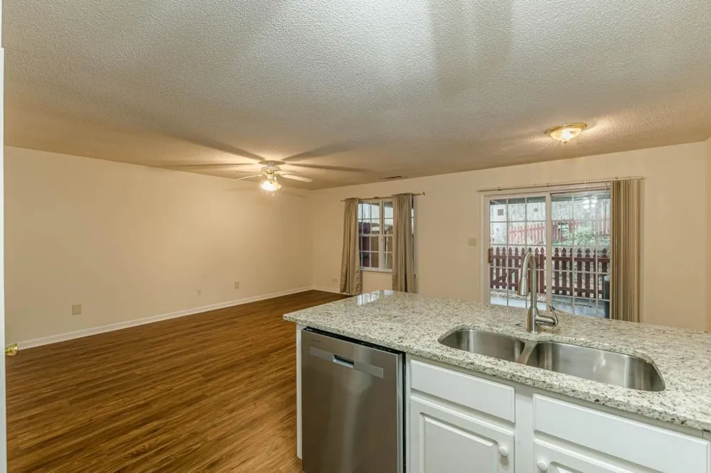 137 Venture Path Hiram, GA 30141