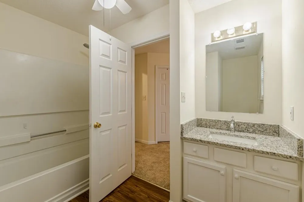 137 Venture Path Hiram, GA 30141