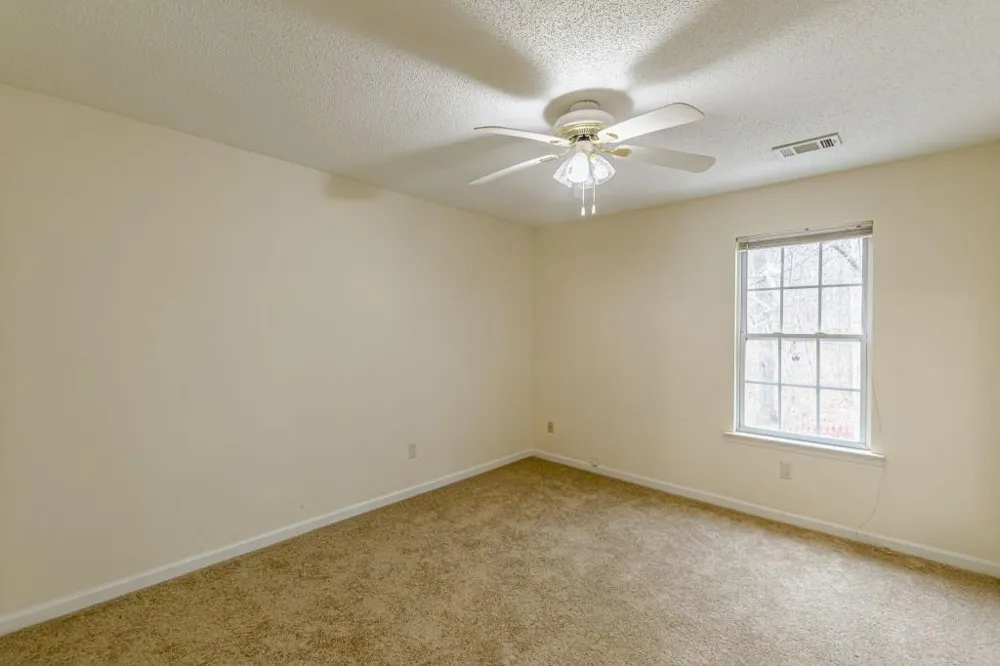 137 Venture Path Hiram, GA 30141