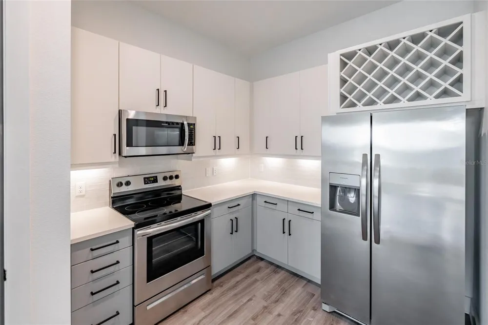 1420 LAKEFRONT DRIVE #4106 Sarasota, FL 34240