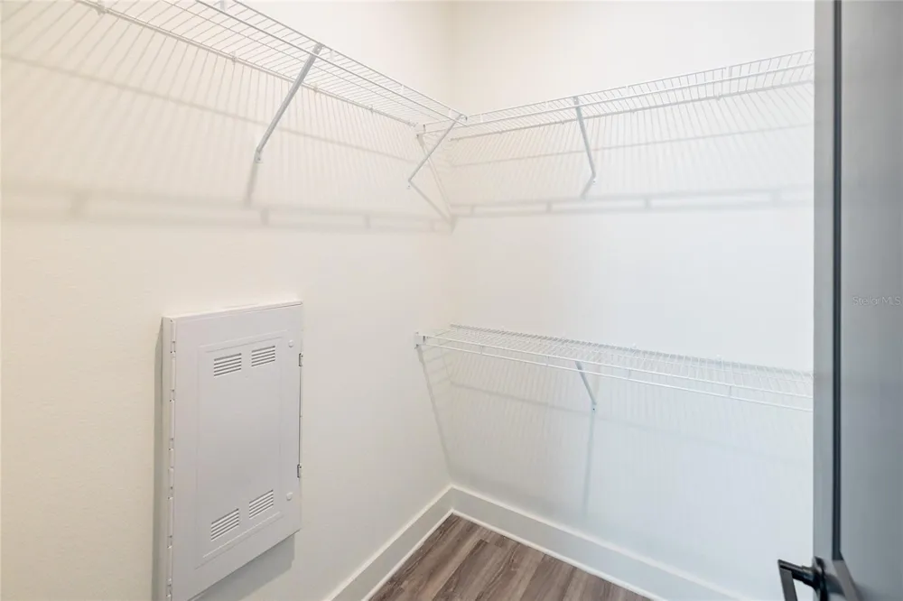 1420 LAKEFRONT DRIVE #4106 Sarasota, FL 34240