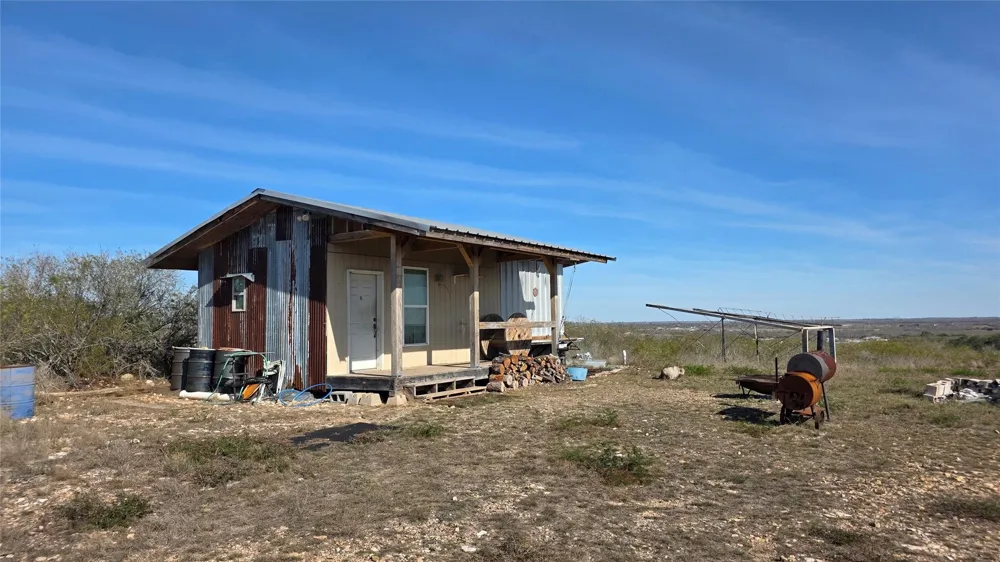 County Road 6753 Devine, TX 78016
