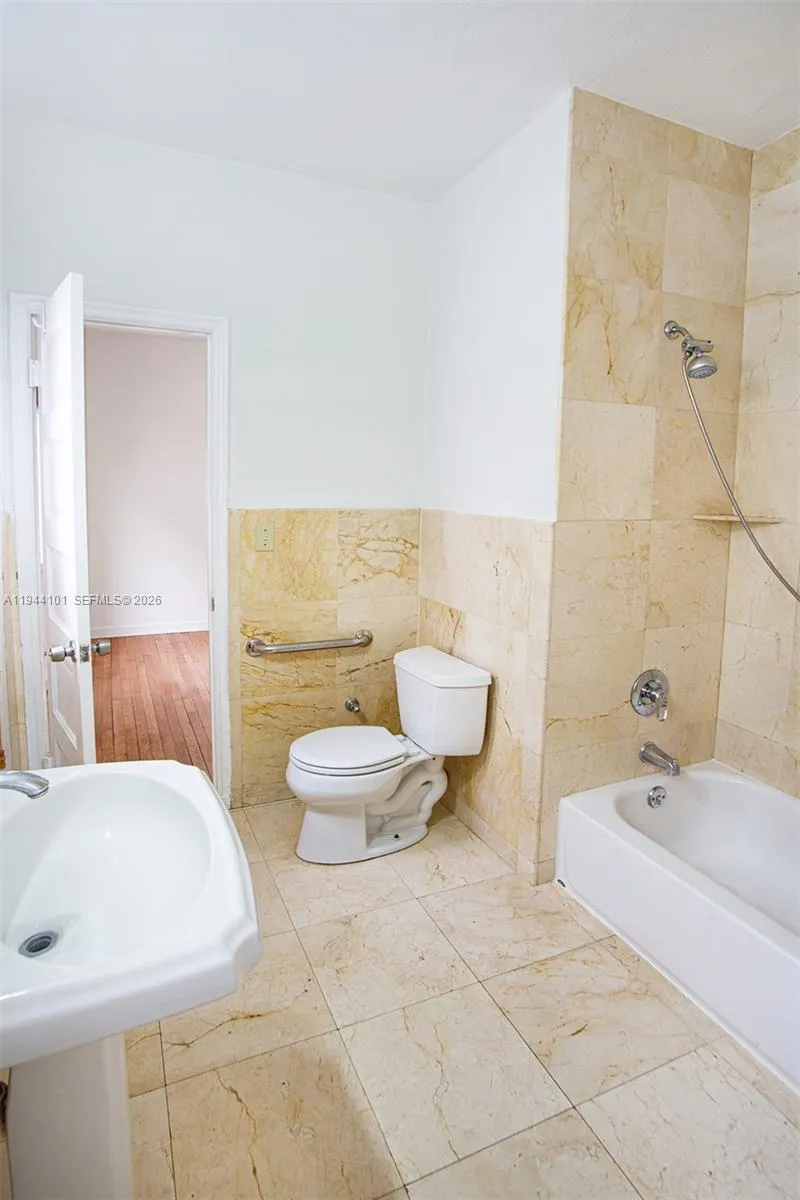 236 SW 28th Rd Miami, FL 33129