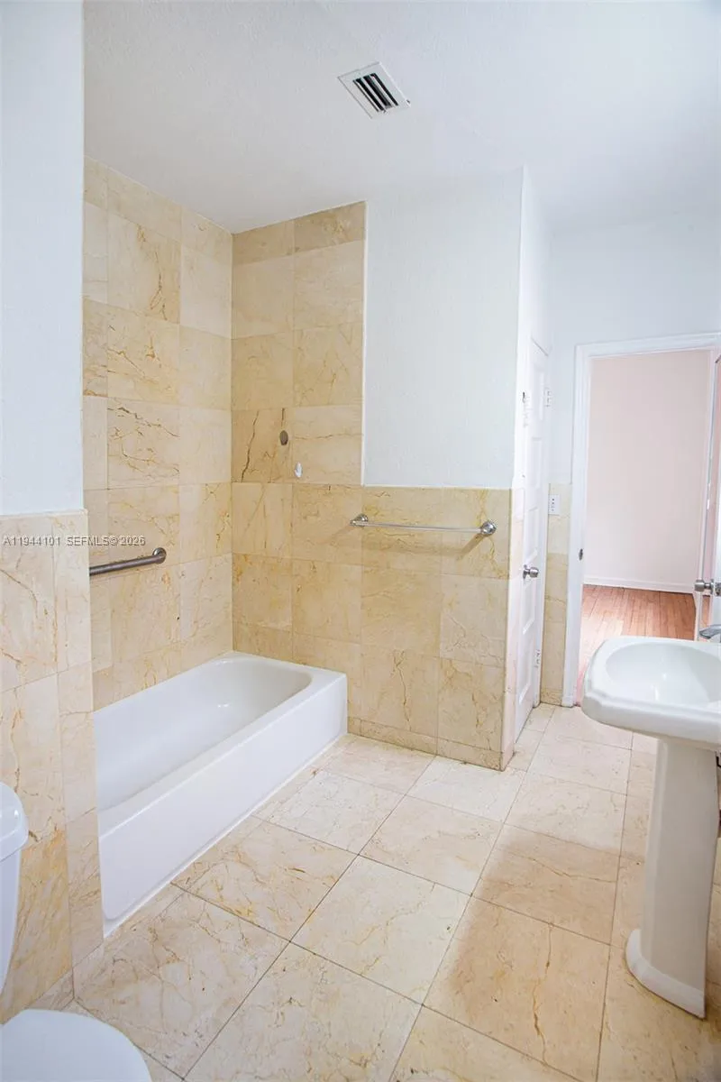 236 SW 28th Rd Miami, FL 33129