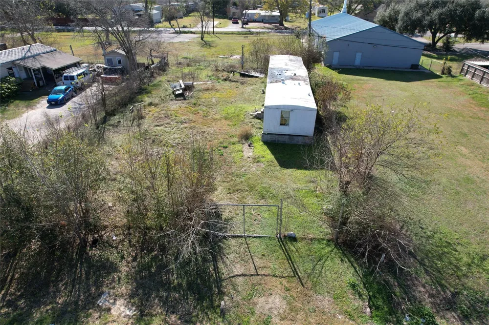 206 Crescent Drive Fresno, TX 77545