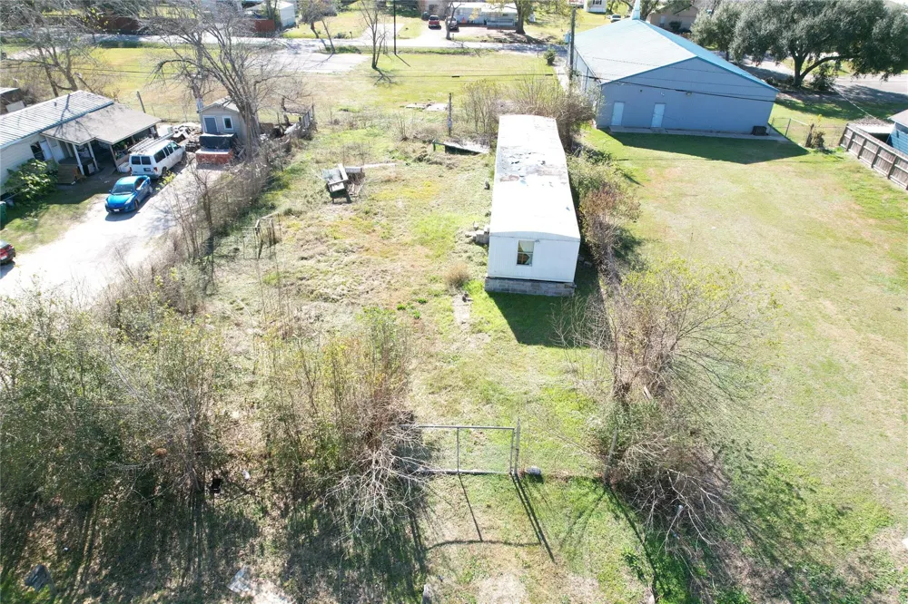 206 Crescent Drive Fresno, TX 77545