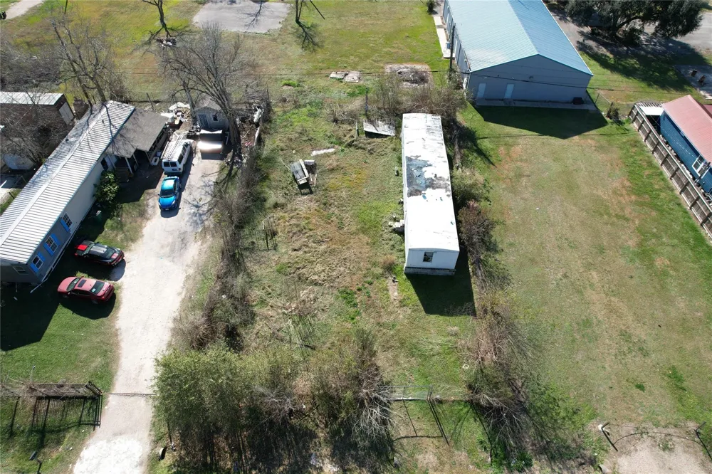 206 Crescent Drive Fresno, TX 77545