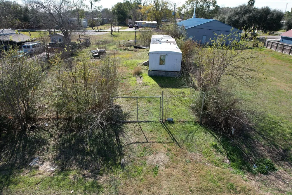 206 Crescent Drive Fresno, TX 77545