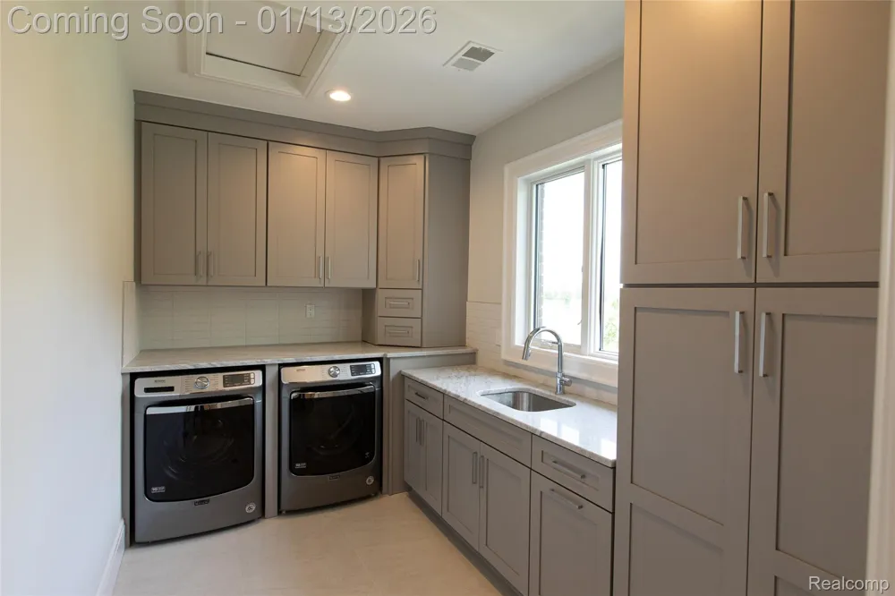 3215 Pompilio Drive Oakland Charter Township, MI 48306