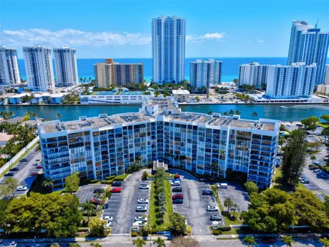 1000 Parkview Dr #330