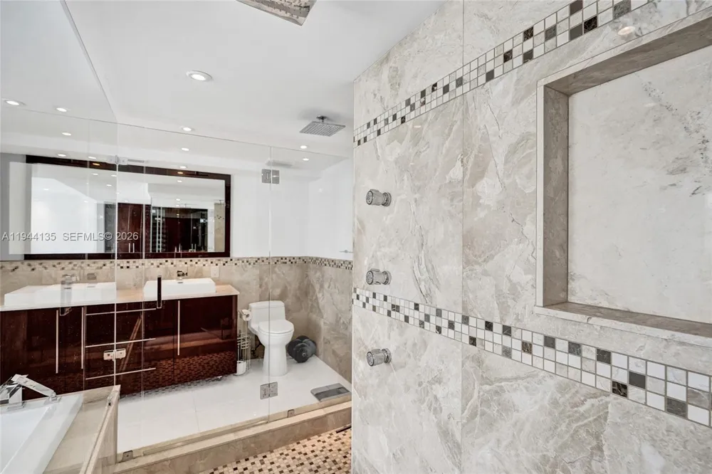 1000 Parkview Dr #330 Hallandale Beach, FL 33009