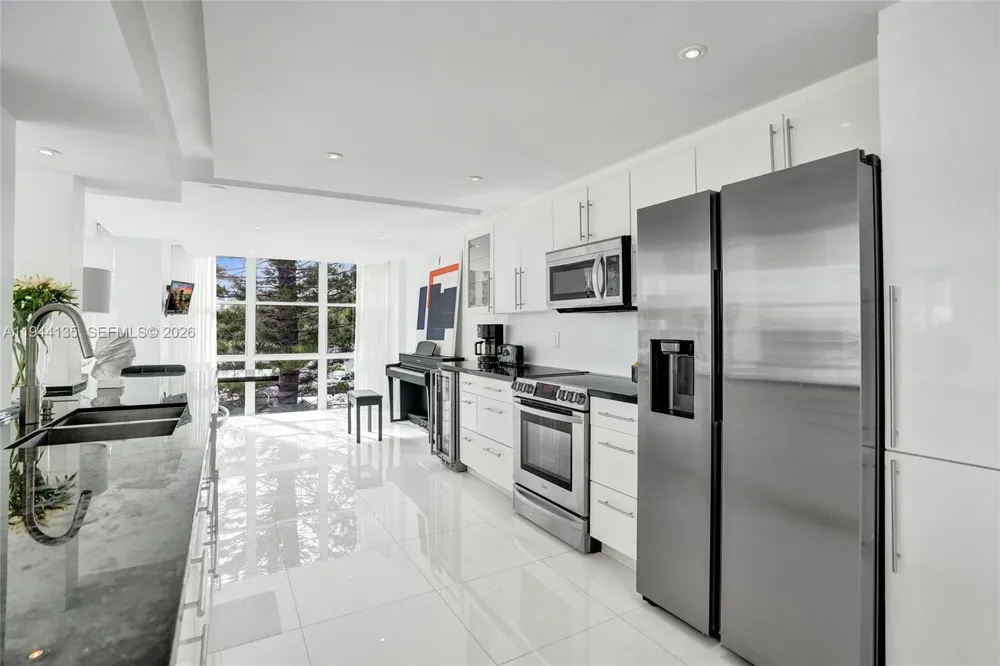 1000 Parkview Dr #330 Hallandale Beach, FL 33009