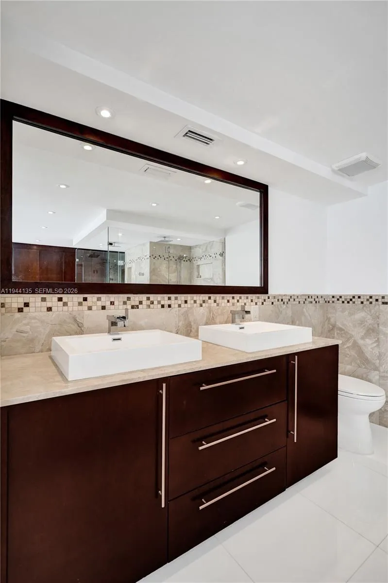 1000 Parkview Dr #330 Hallandale Beach, FL 33009