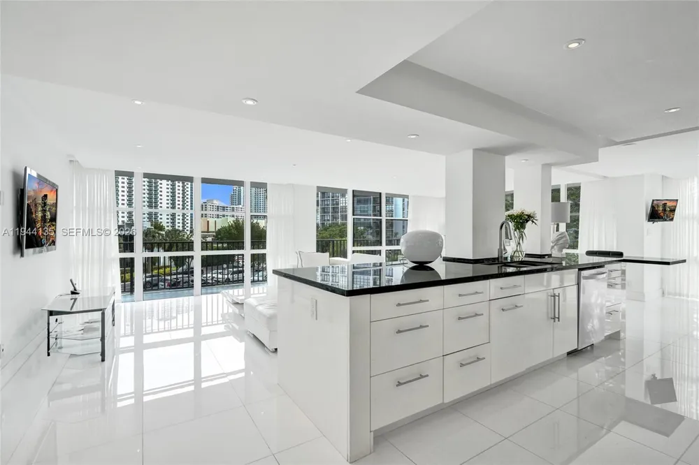 1000 Parkview Dr #330 Hallandale Beach, FL 33009