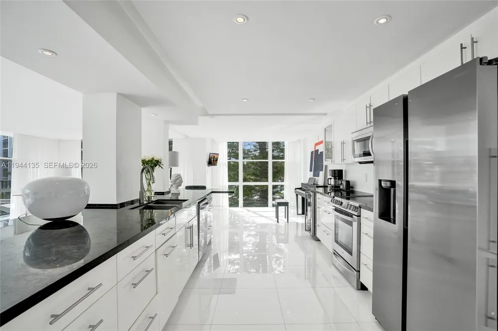 1000 Parkview Dr #330 Hallandale Beach, FL 33009