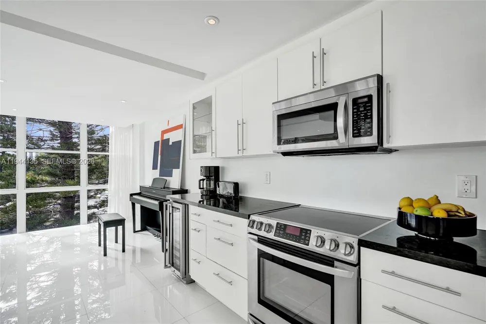 1000 Parkview Dr #330 Hallandale Beach, FL 33009
