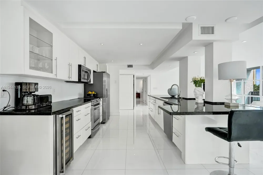 1000 Parkview Dr #330 Hallandale Beach, FL 33009