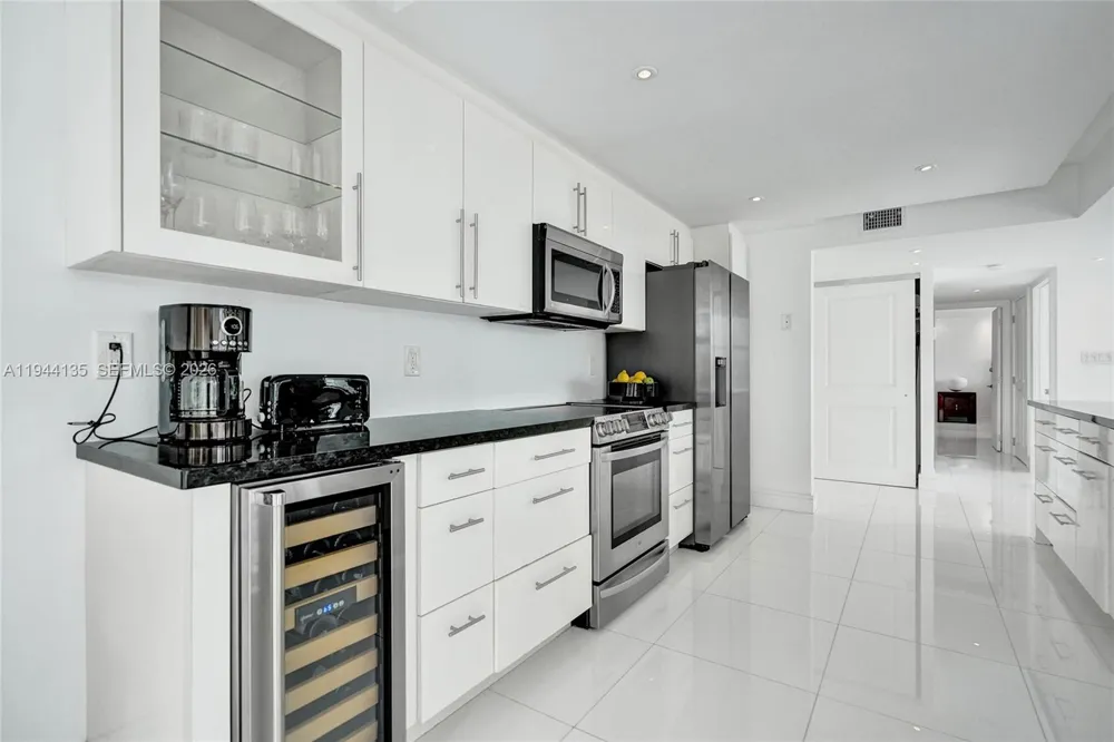 1000 Parkview Dr #330 Hallandale Beach, FL 33009