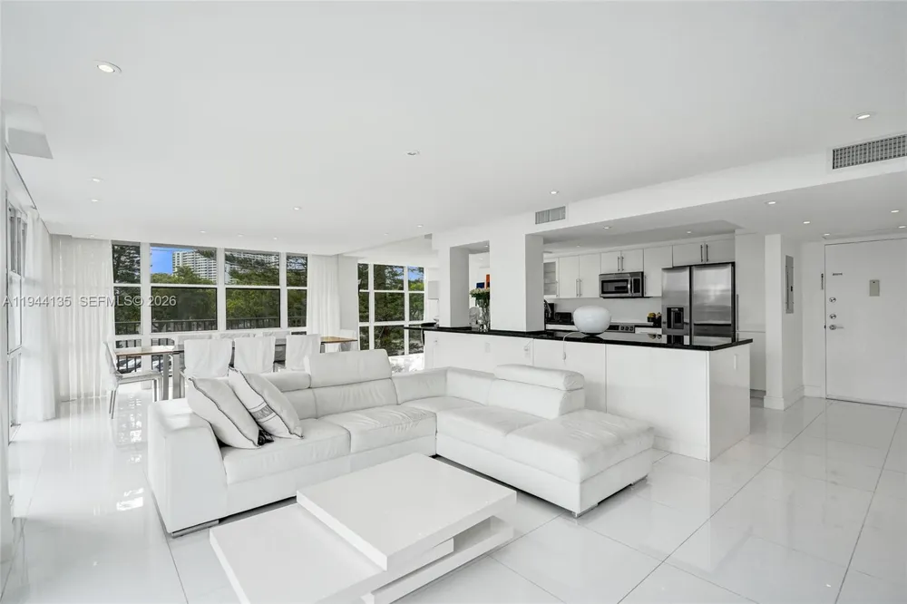 1000 Parkview Dr #330 Hallandale Beach, FL 33009