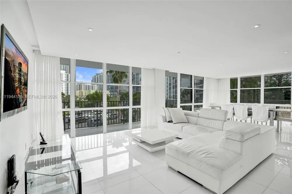 1000 Parkview Dr #330 Hallandale Beach, FL 33009